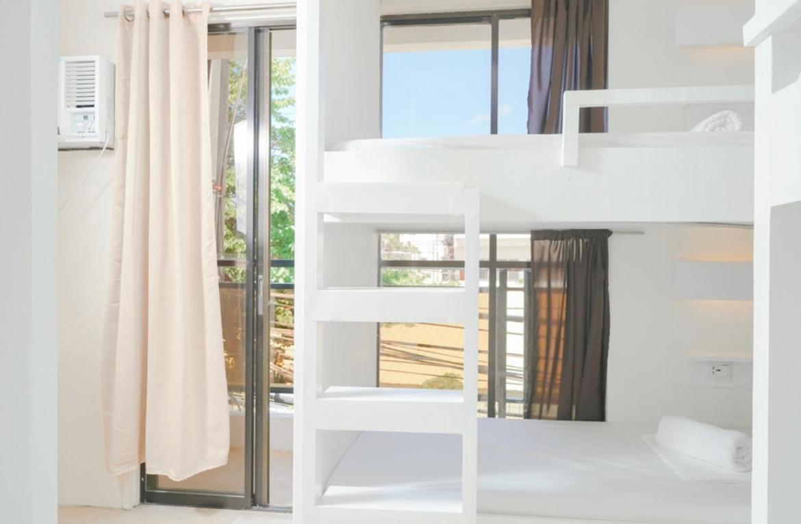 The A Hostel Balabag  Екстер'єр фото